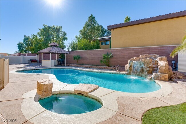 Foto del edificio - 2121 Rosanna St