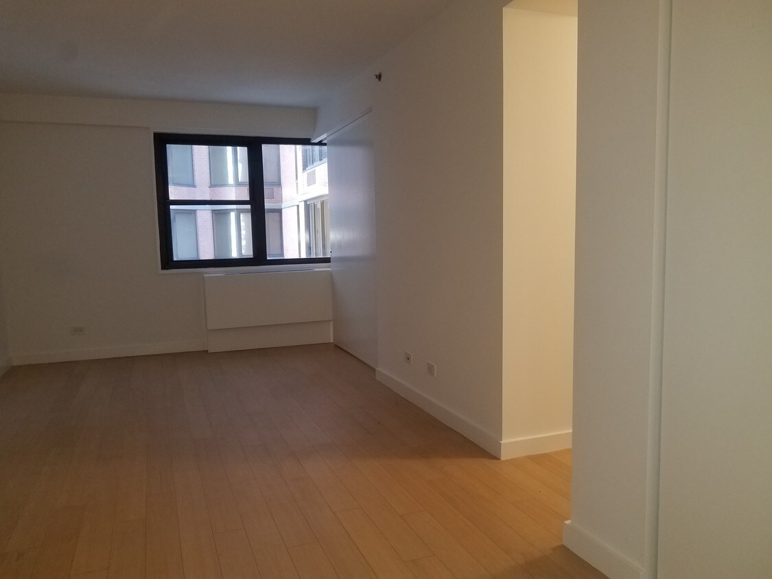 Primary Photo - 222 E 39th St