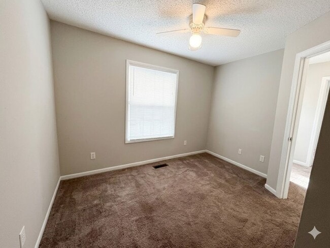 Building Photo - MOVE-IN SPECIAL: $500 OFF 1ST MONTH'S RENT!**