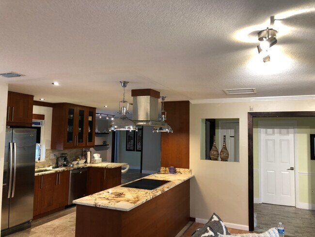 Building Photo - 8978 Easterling Dr
