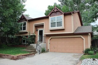 Building Photo - 211 Redwood Cir