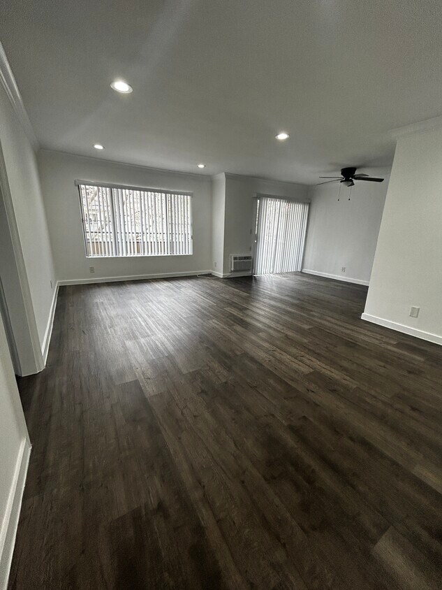Sala de estar - 649 Westbourne Dr