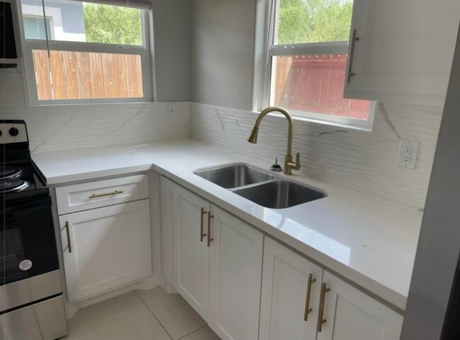 Foto del edificio - 201 W Rutherford Ave