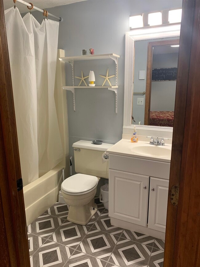 Building Photo - 8 Plaza Village Rd