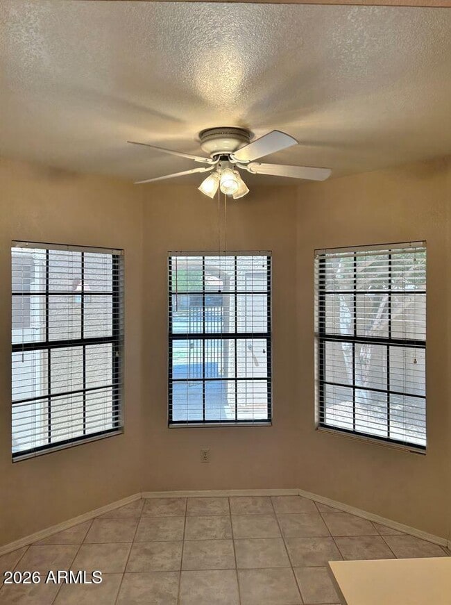 Building Photo - 2363 W Comstock Dr