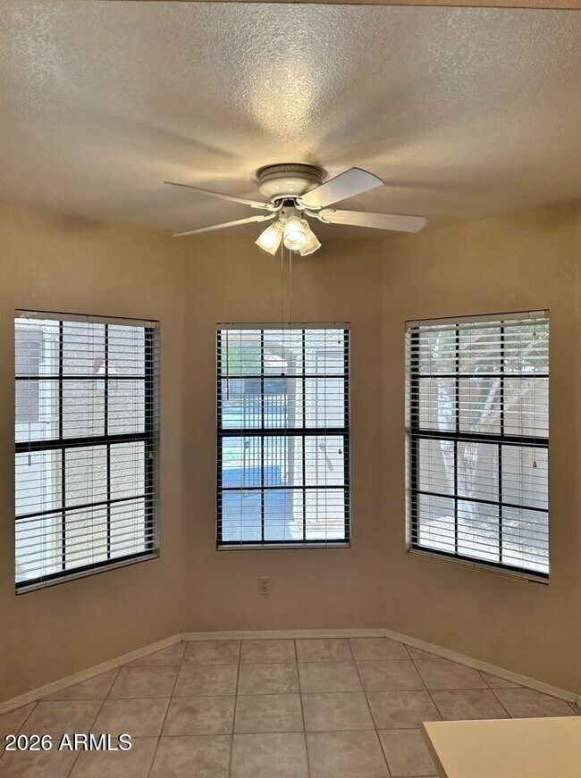 Foto del edificio - 2363 W Comstock Dr