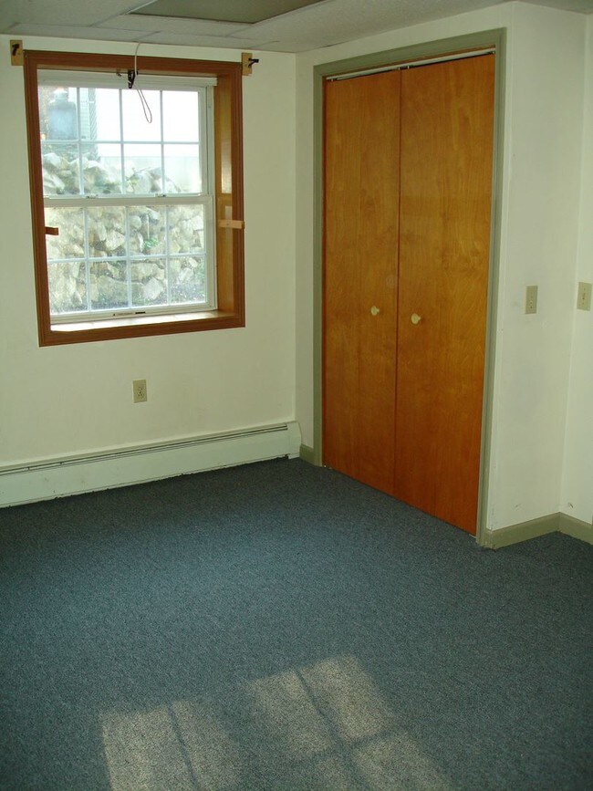 Building Photo - 924 Quarry Rd