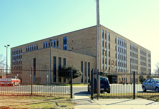 Building Photo - Inhofe Plaza