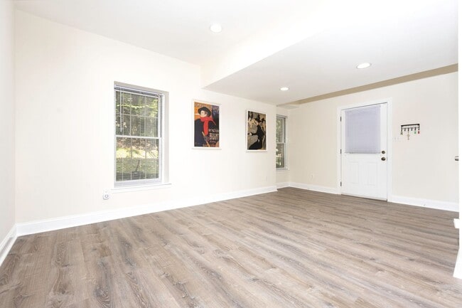 Photo - Beautiful and Spacious Lower Level Unit, Separate Entrance, Util. Included-Potomac, MD House