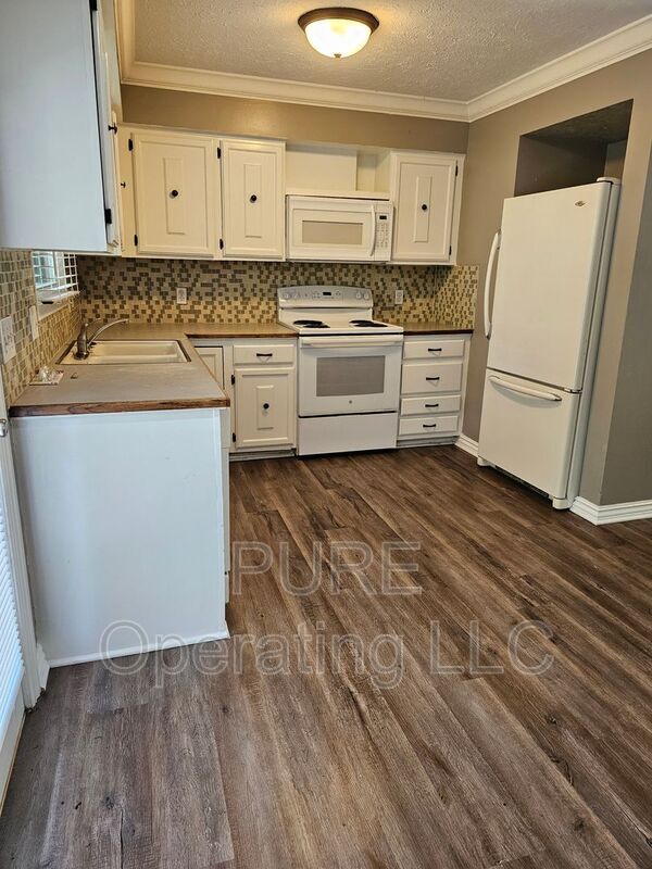 Building Photo - 13015 Taylor Cir