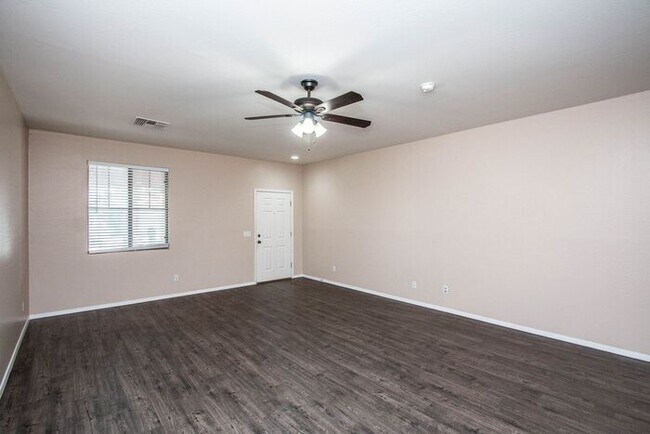 Building Photo - 5Bedroom/3Bath San Tan Vally Home!