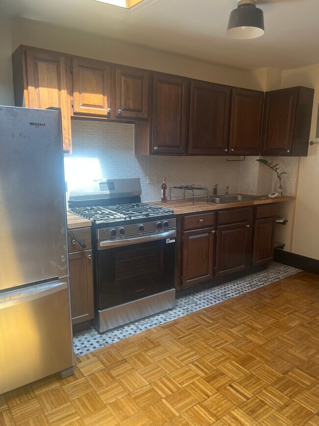 Foto del edificio - 582 Saint Marks Ave