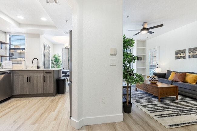 Foto del edificio - 15608 N 71st St