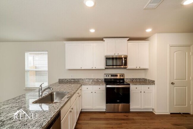 Foto del edificio - Now Available!