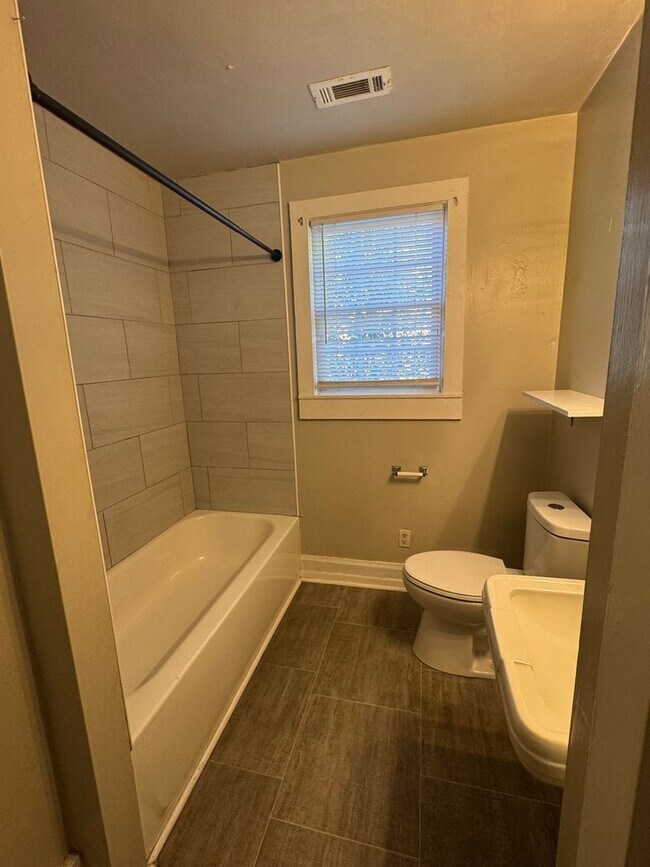 Foto del edificio - Adorable home in the heart of the medical district!