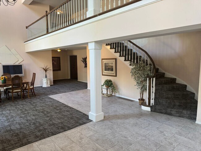 Building Photo - Spacious Well Kept Condo in West County (B...