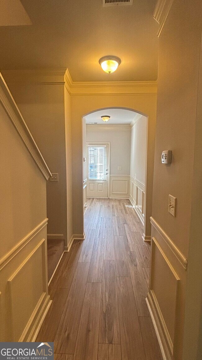 Building Photo - 323 Knelston Oak Dr NE