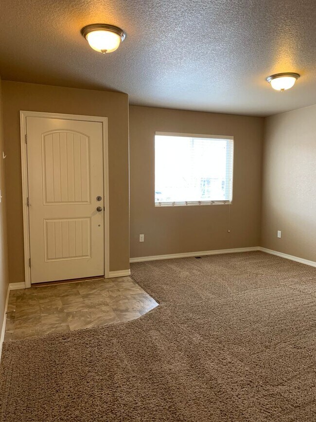 Foto del edificio - Spacious 5 Bed, 4 Bath Northgate Home with Finished Basement