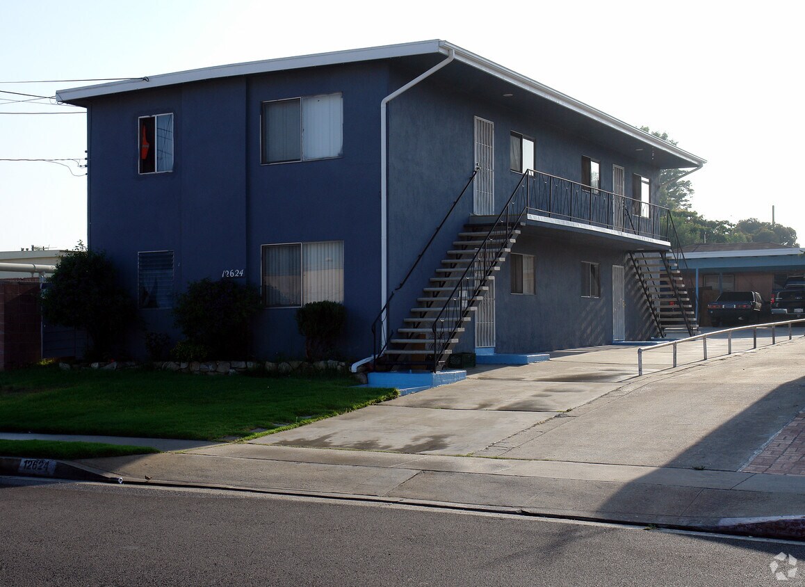 Foto principal - 12624 Truro Ave