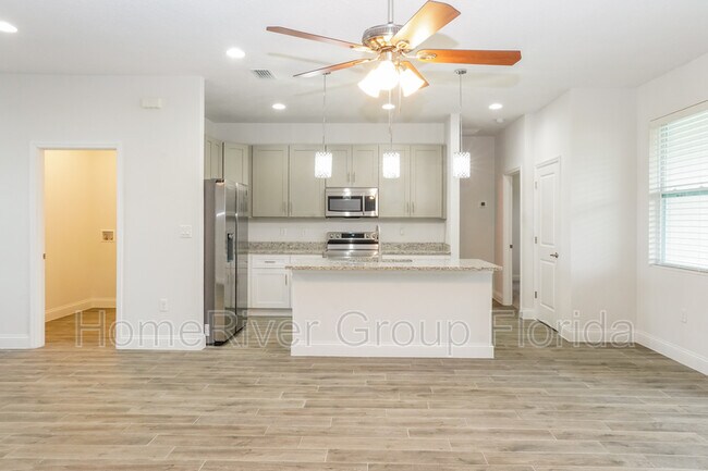Building Photo - 302 Hibiscus Dr