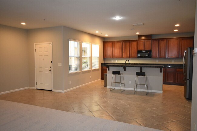 Building Photo - 3301 N Park Dr