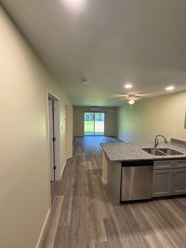 Photo - 475 Meadowview Dr Apartment