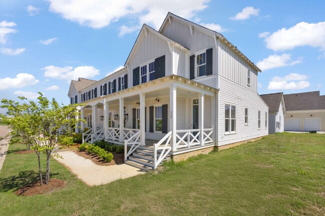 Building Photo - Luxury Townhome for Rent in Waterpointe | 3 Bed | 2.5 Bath | Private Courtyard