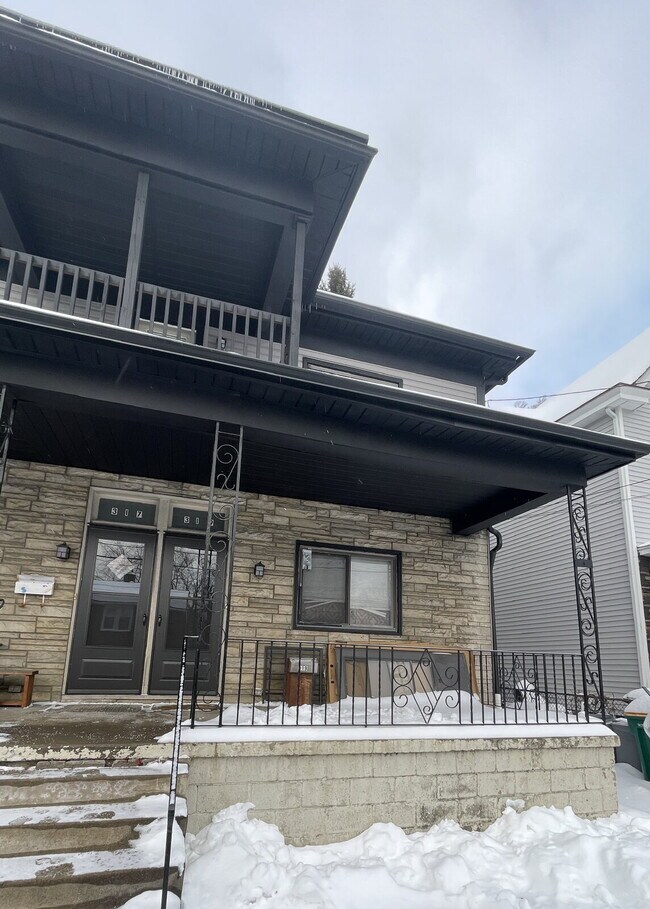 Foto del edificio - Spacious 3-Bedroom in Bellevue – Minutes from Downtown Pittsburgh!