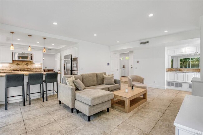 Building Photo - 7101 Shadow Ridge Ct