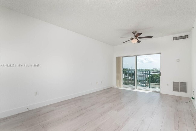 Foto del edificio - 6001 SW 70th St