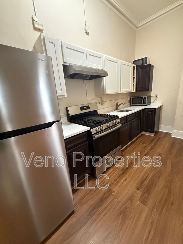 Building Photo - 98 Columbia St