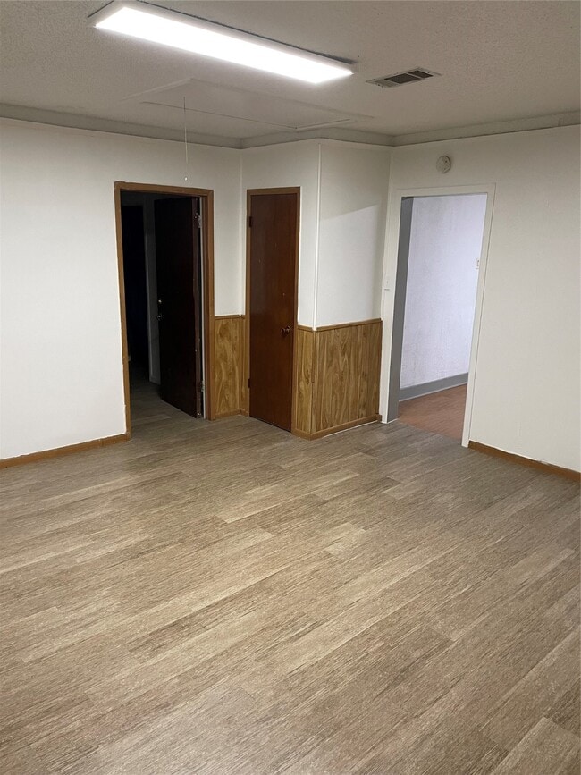 Building Photo - 302 10th Ave N