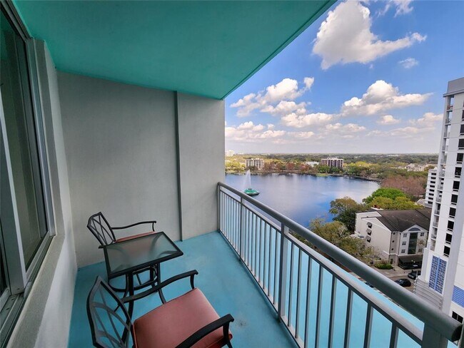 Foto del edificio - 322 E Central Blvd
