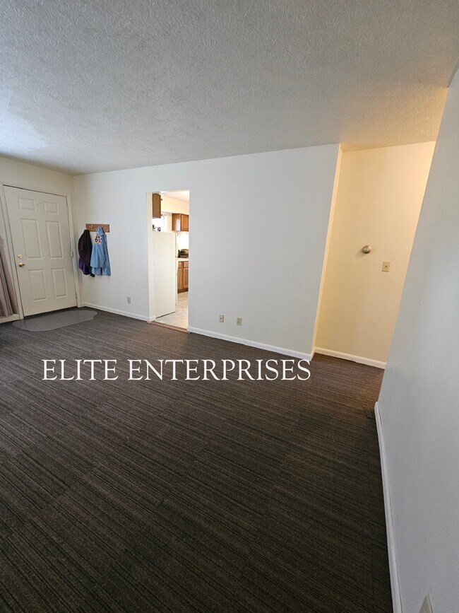 Foto del edificio - 2213 W Reservoir Blvd