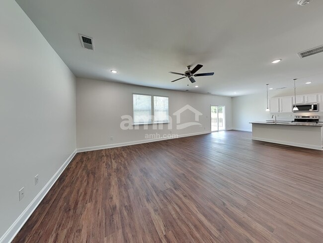 Building Photo - 13009 Redwind Dr