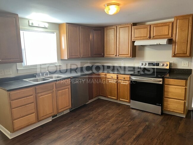 Building Photo - Beautiful 3 Bedroom 2 Bath House