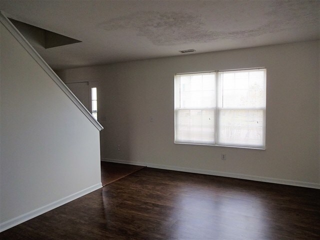 Building Photo - 5866 Thompson Park Boulevard