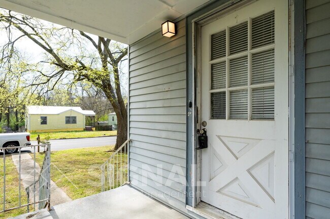 Building Photo - 5836 Ct-Q