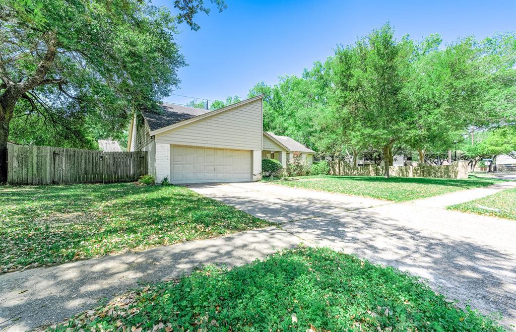 2402 Long Reach Dr, Sugar Land, TX 77478 House Rental in Sugar Land