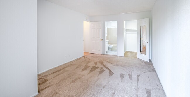 Master Suite - 460 Oak St