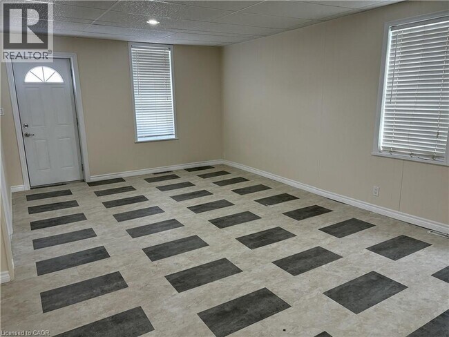 Building Photo - 38 Woolwich St S