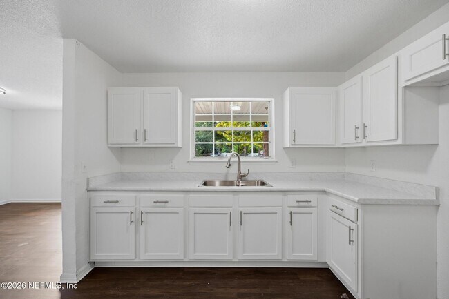Foto del edificio - 2117 W 39th St