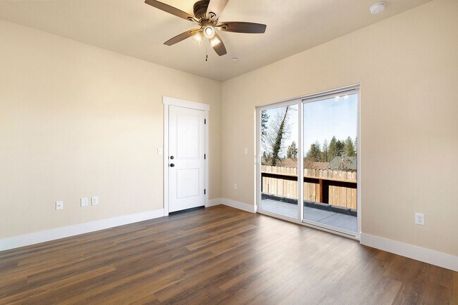 Foto del edificio - 6377 Oak Way