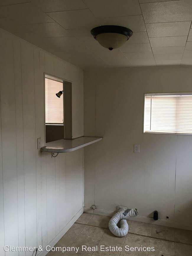 Foto del edificio - 319 San Emidio St