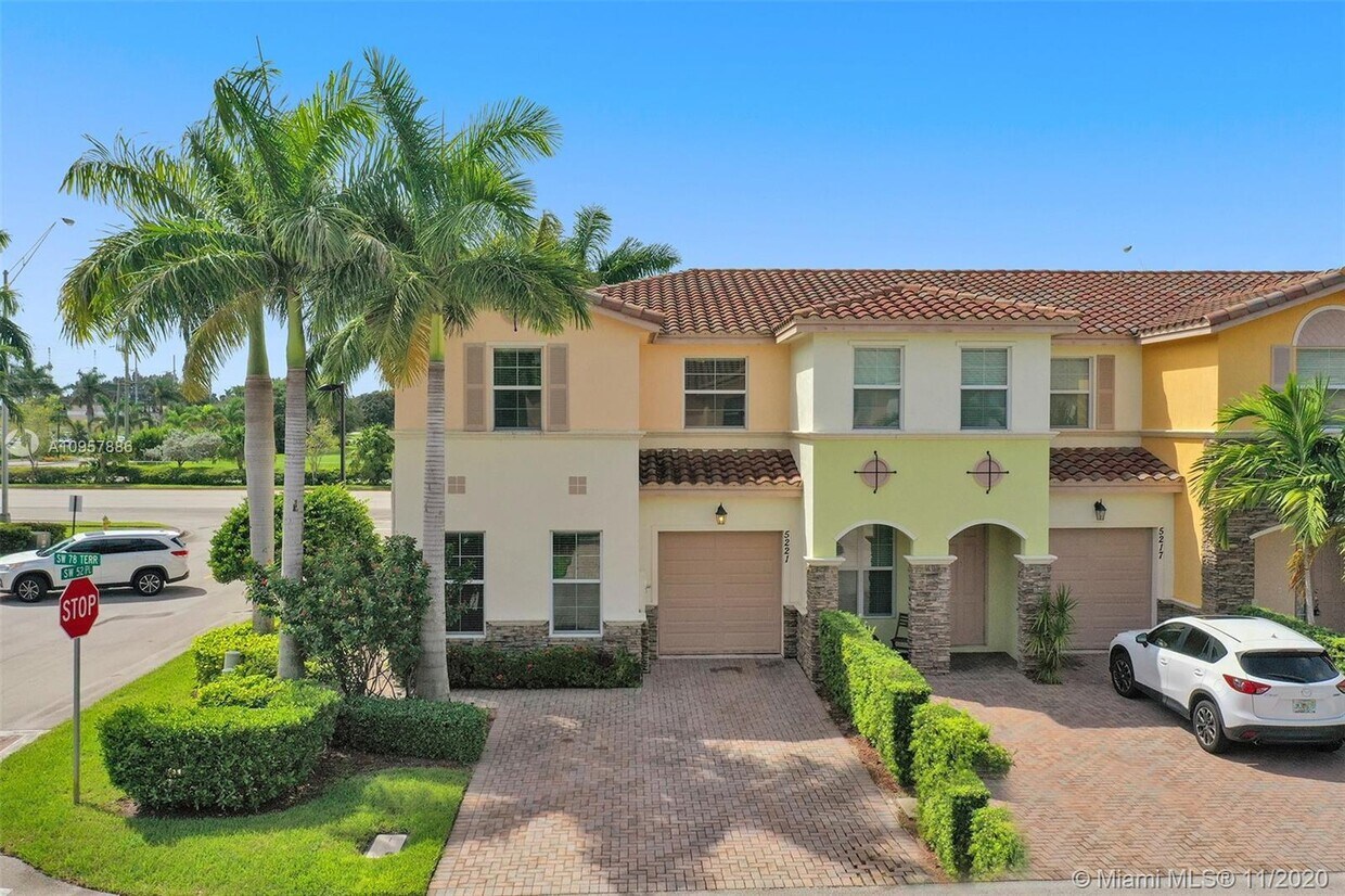 5221 SW 78th Ter, Davie, FL 33328 Townhome Rentals in Davie FL
