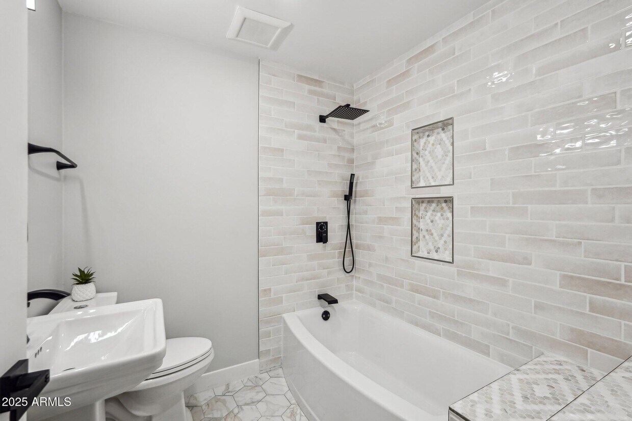 Primary Photo - 13216 N 48th Pl