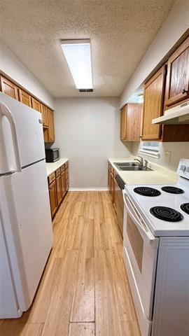 Building Photo - 370 W Park St