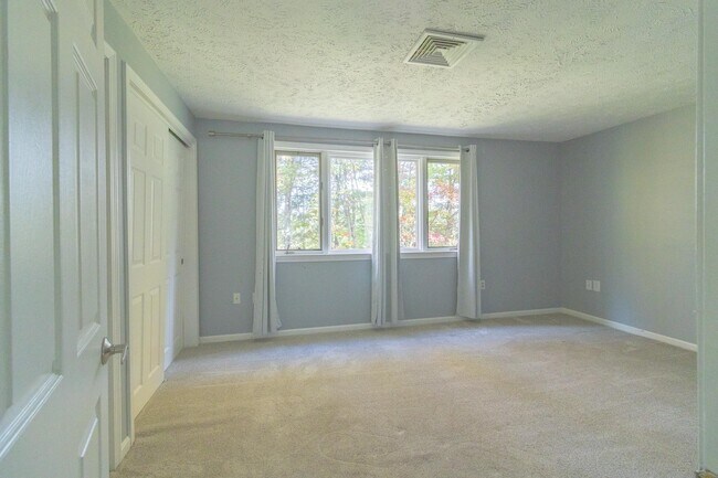 Foto del edificio - 504 Eastview Dr