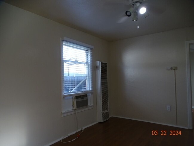 Building Photo - 1 Bedroom 1 Bath In Town