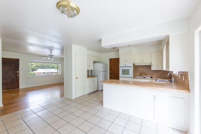 Foto del edificio - 9720 Brooks Ln